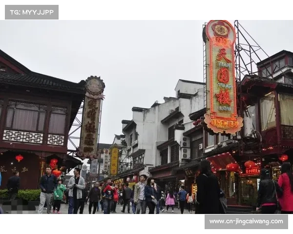 磁器口古镇夜间拳赛点燃消费热潮 体育与文化融合新模式获好评 磁器口古镇夜间拳赛点燃消费热潮 体育与文化融合新模式获好评